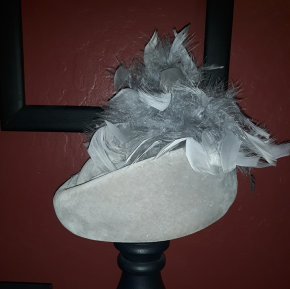 🖤STUNNING!! Silver/Gray Velvet Hat🖤 - Picture 2 of 8